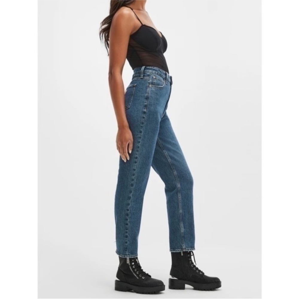 Guess womans Mom Jean medium Wash High Rise jeans size 29